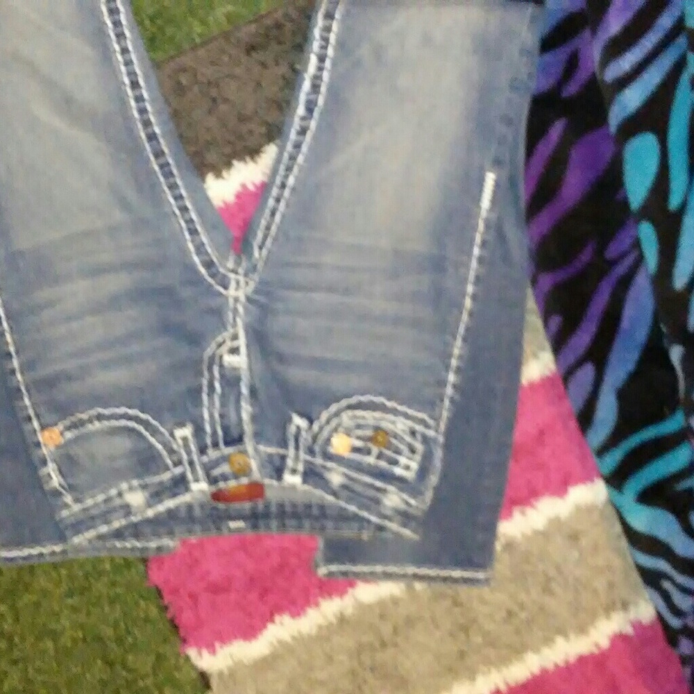 Size 25 true religions